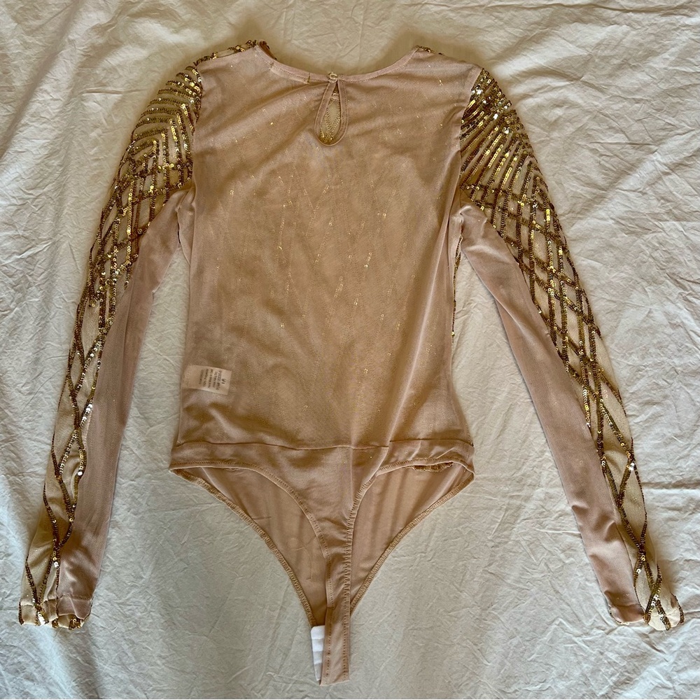 ✨NWOT Carmin nude mesh and gold sequin bodysuit Small - Picture 5 of 10